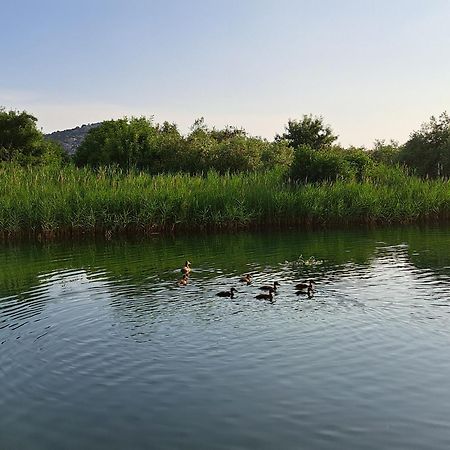 Apartmani Mostina Near River Плоче Екстериор снимка