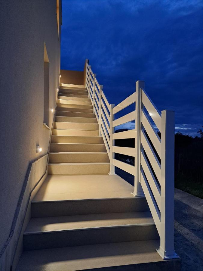 Apartmani Mostina Near River Плоче Екстериор снимка