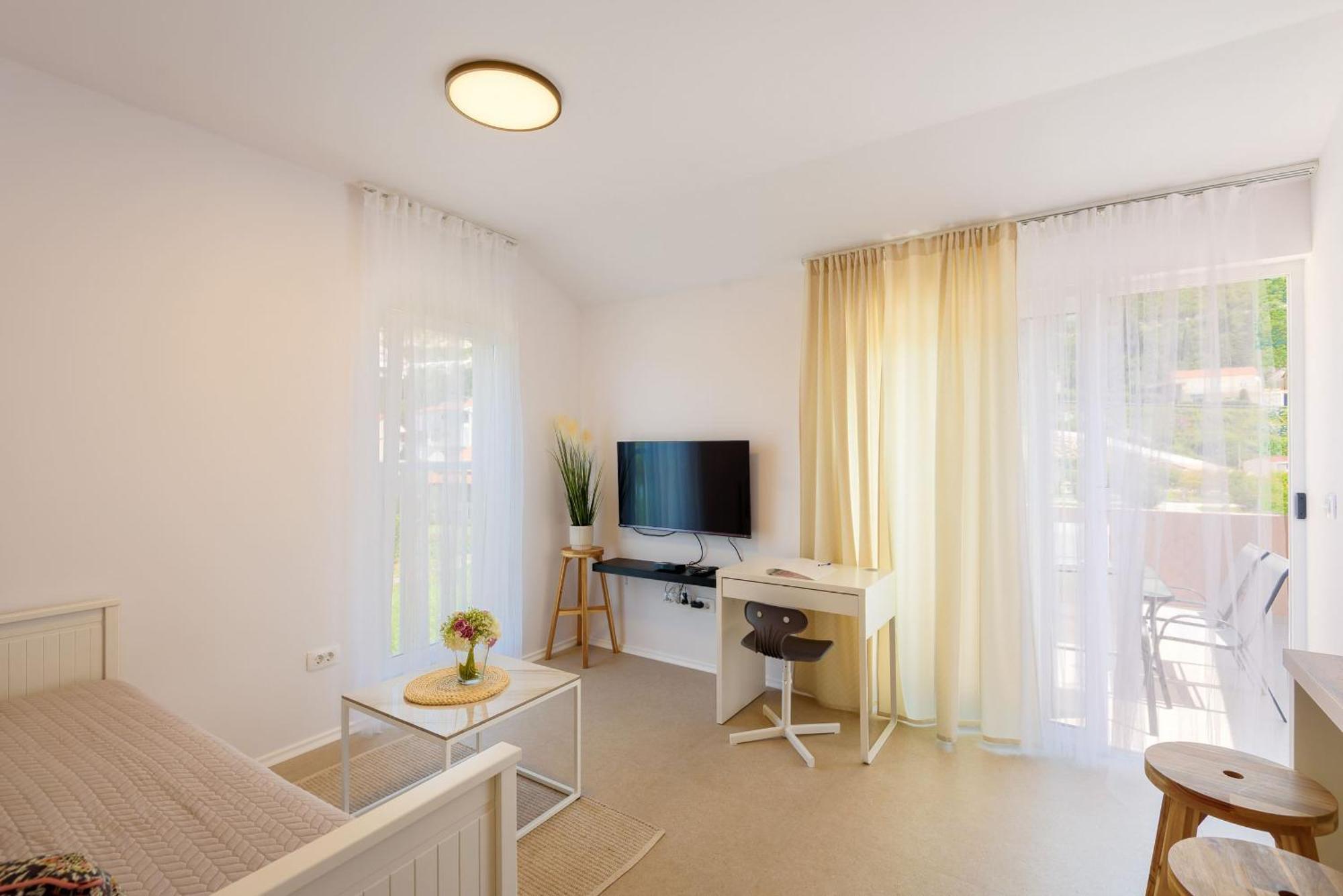 Apartmani Mostina Near River Плоче Екстериор снимка