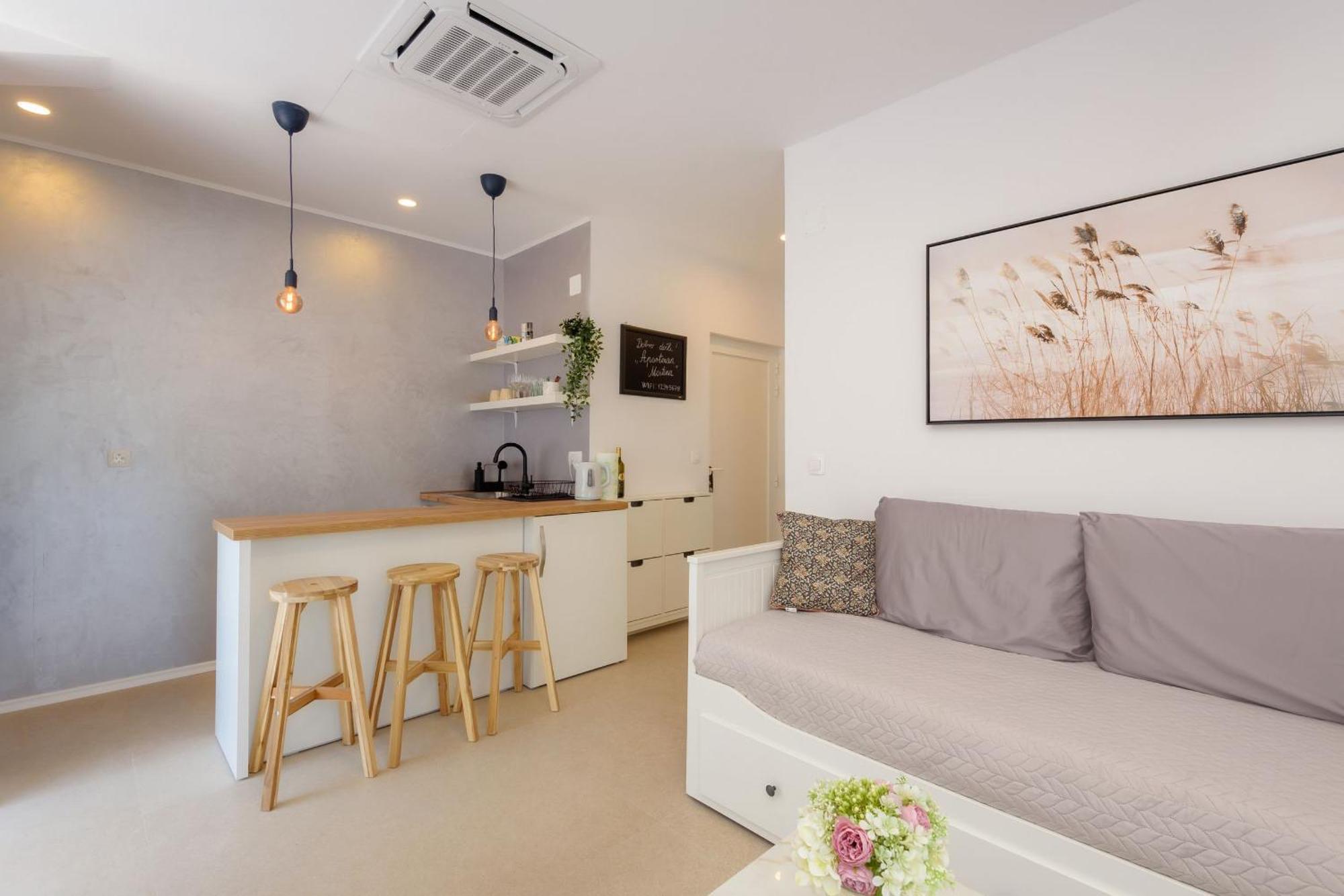 Apartmani Mostina Near River Плоче Екстериор снимка